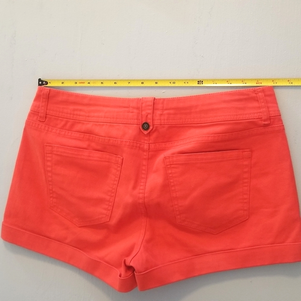 Life In Progress Shorts | SZ•30 - Picture 6 of 7
